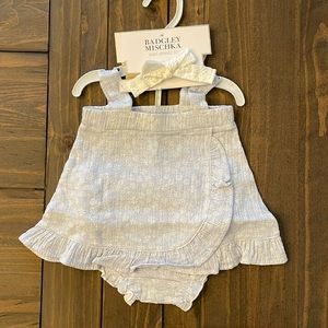 NWT BADGLEY MISCHKA Newborn Girl 3 piece set Ruffle Shirt And Bloomers/hair bow